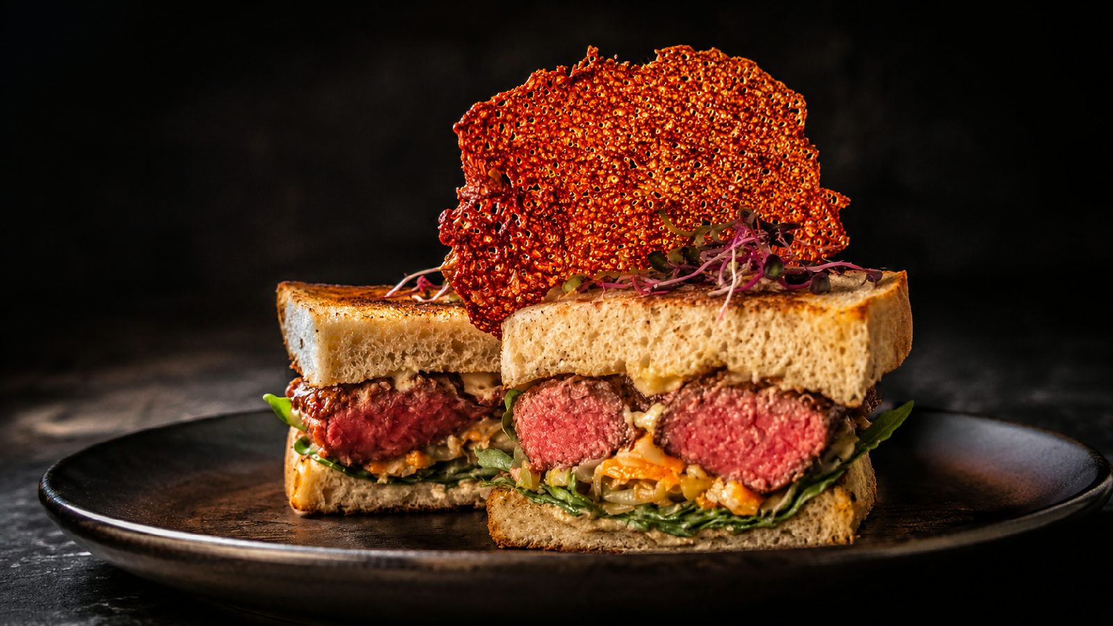 Japanisches A5 Wagyu Sandwich, aufgeschnitten