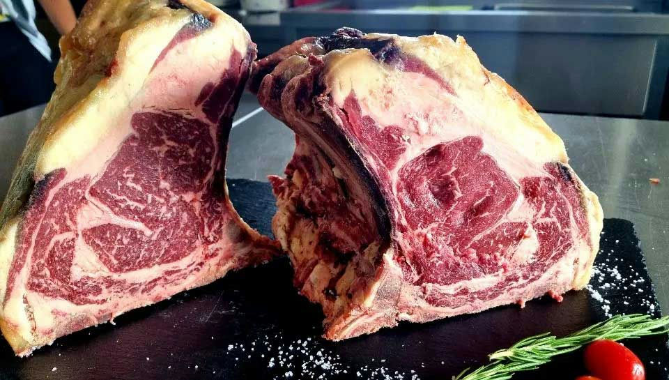 Hochrippe, Entrecôte und Ribeye bone-in, sechs Wochen gereift